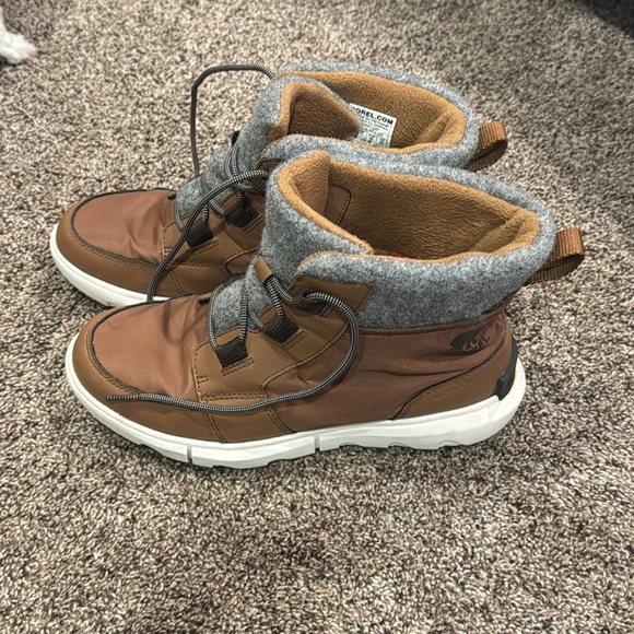 Sorel Women’s Size 9 waterproof boots - Picture 2 of 4